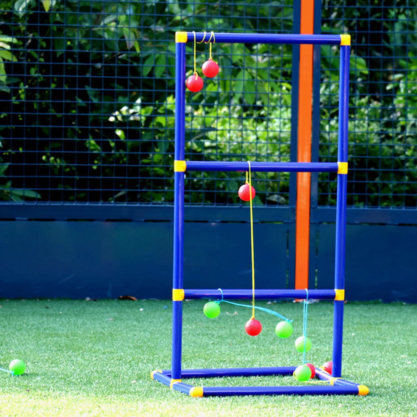 Juego de lanzamiento de pelota con escalera para césped, patio, juego interactivo familiar, soporte de golf con escalera para niños, portátil, para deportes en interiores y exteriores