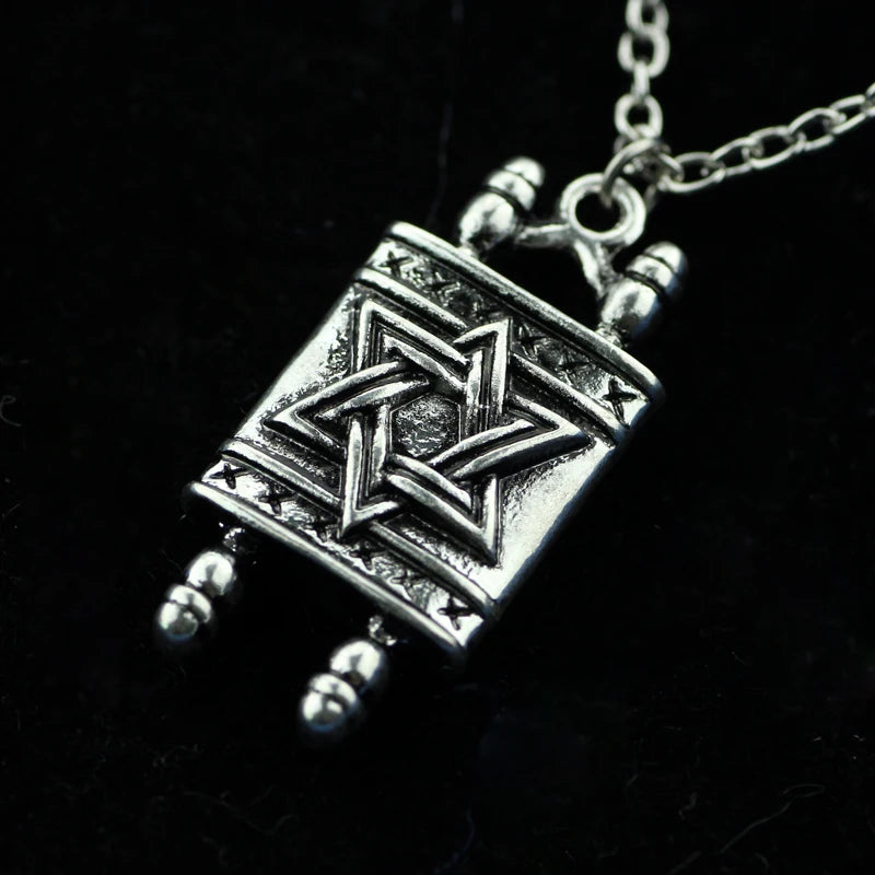 Collar con colgante religioso para hombre y mujer, con amuleto de la Estrella de David, rollo de la Torá, hebreo judío