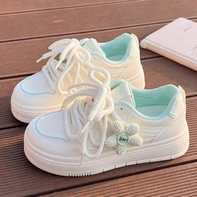 Zapatillas deportivas elegantes de suela gruesa para mujer, informales, versátiles, blancas, para primavera y verano, ideales para faldas.