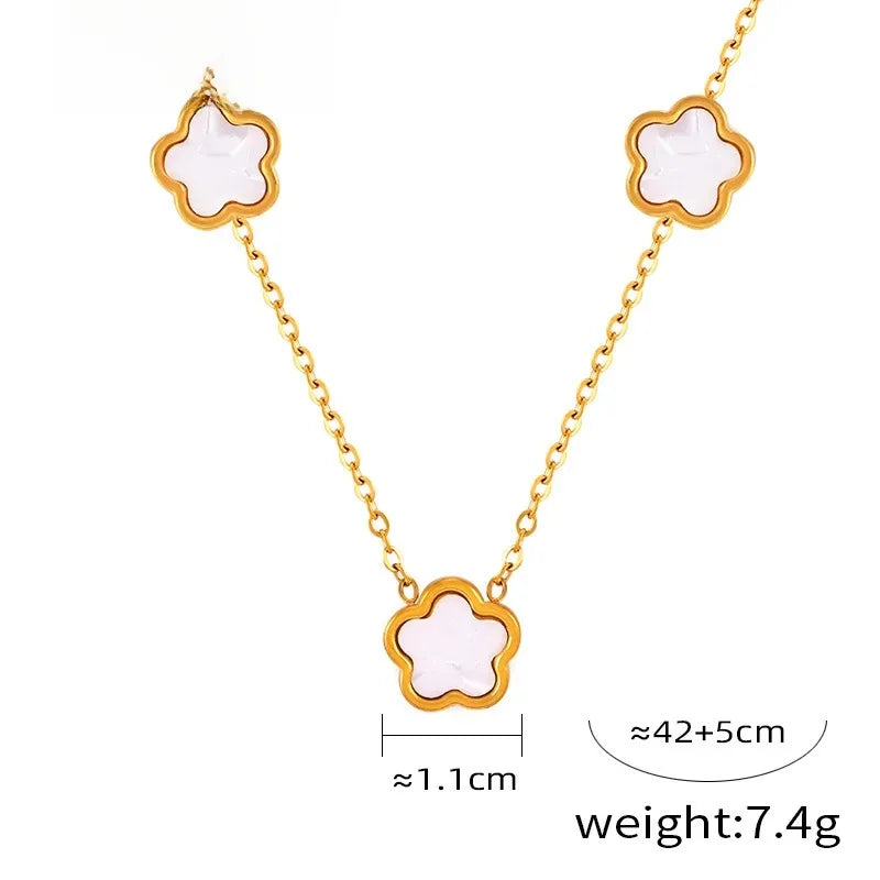 Conjunto de joyería con accesorios rústicos de flores de acero de titanio y concha blanca, pendientes de acrílico y collar sencillo.