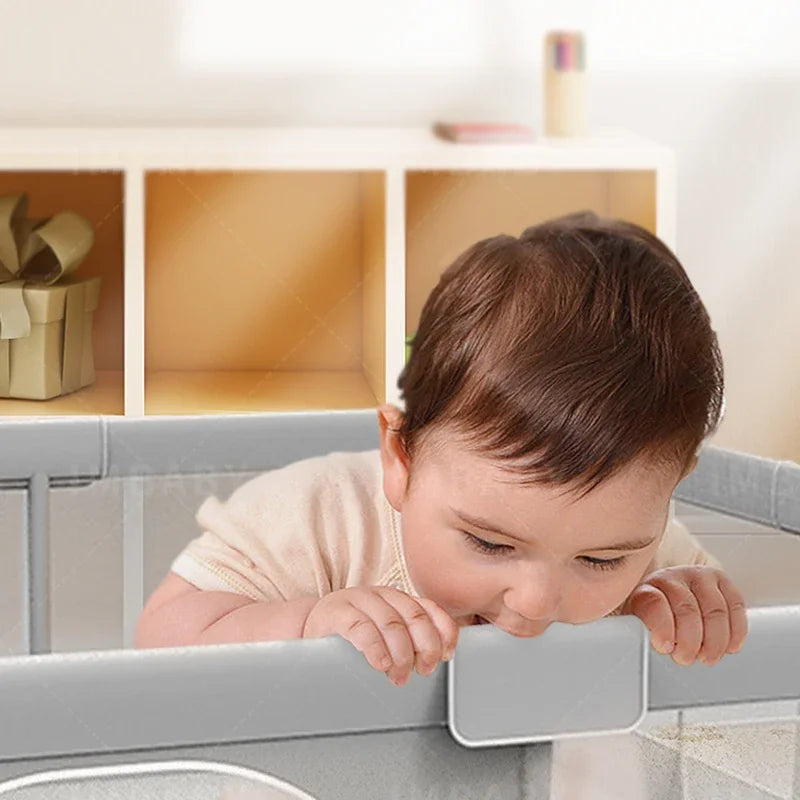 Corralito para bebés IMBABY gris claro con anilla de tiro, barrera de seguridad para niños, cerca y caja de pelota para juegos.