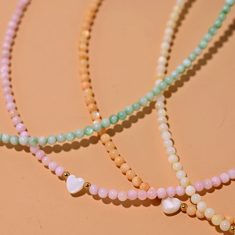 MOON GIRL Gargantilla de corazón con cuentas de nácar, collar de concha natural teñida a la moda para mujer, collar de acero inoxidable para mujer