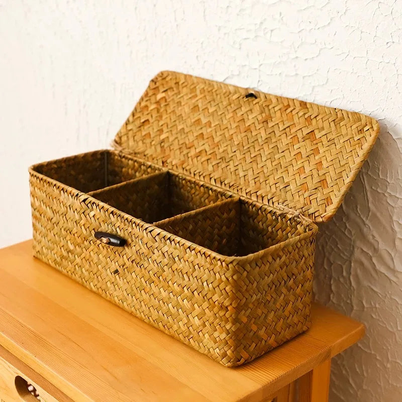 Caja de almacenamiento con división de rejilla de ratán y cesta tejida con tapa para organizar el hogar y decorar.