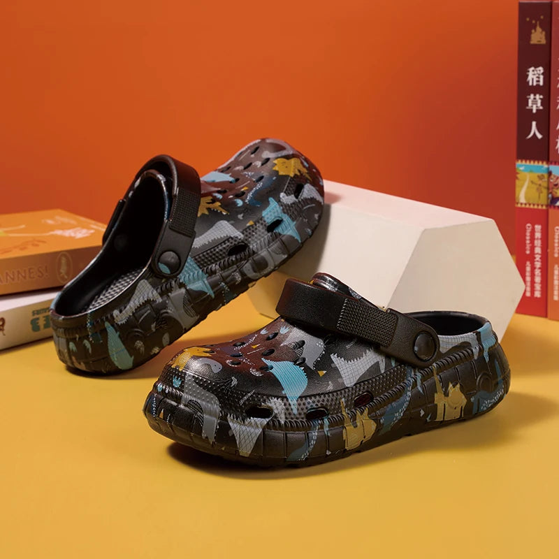 Pantuflas infantiles de moda, ligeras y con un diseño refrescante que combina colores para niños como este.