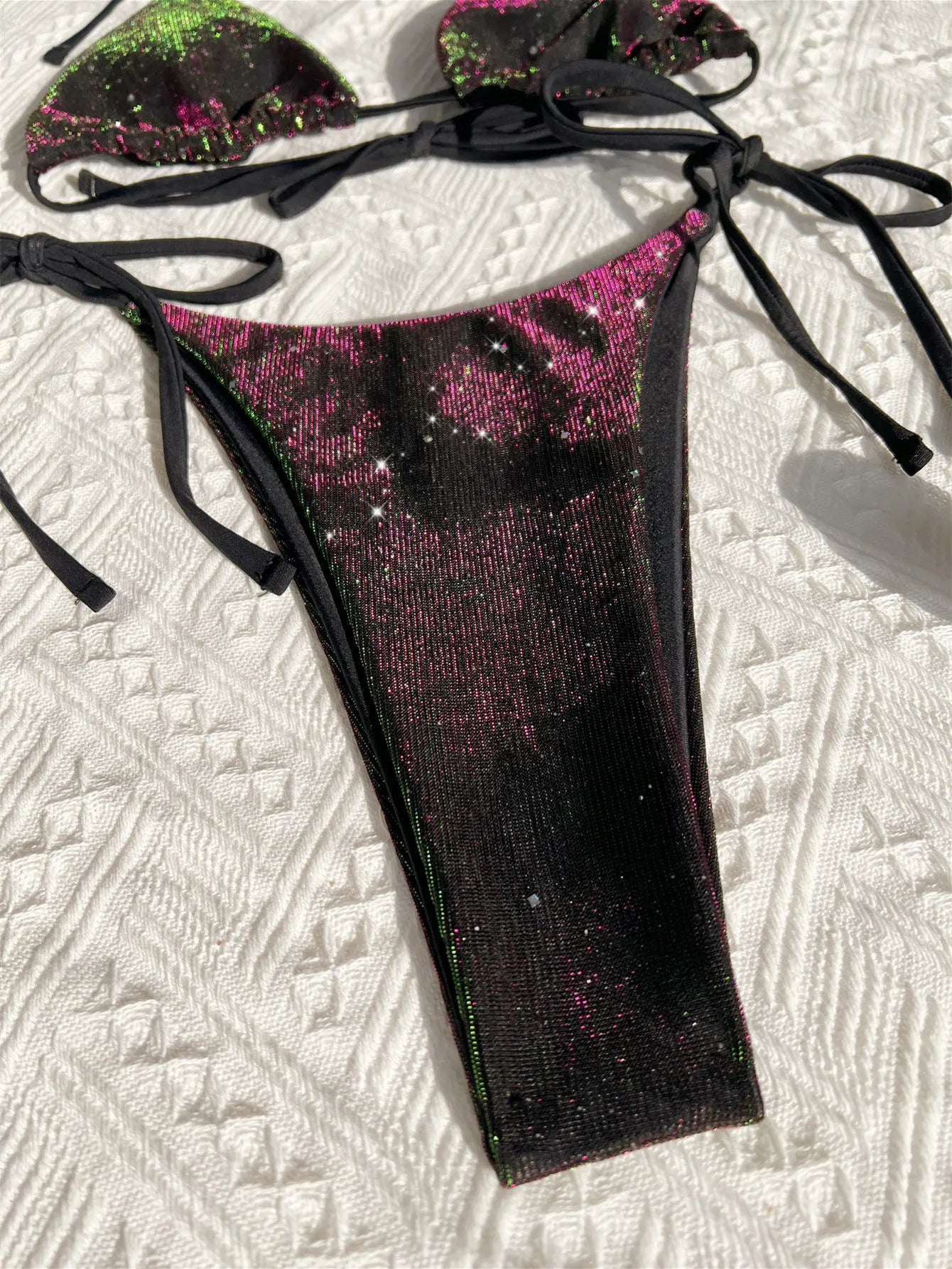 Conjunto de bikini micro halter con tanga y lazo, dos piezas, color morado, con degradado dorado, 2024