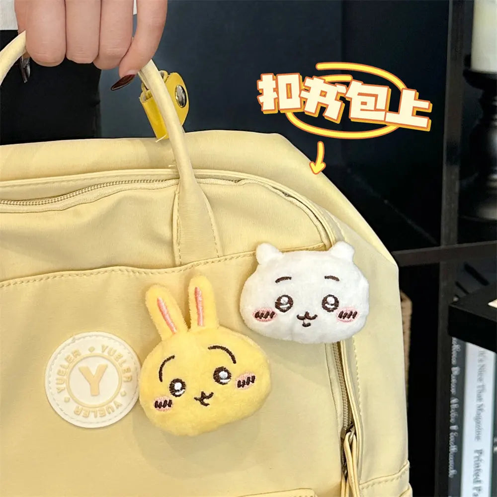 Lindo broche de peluche de dibujos animados de Chiikawa, decoración para mochila de niña, bolso, colgante, accesorio, muñeca, bufanda, ropa, prendedor, regalo para niños