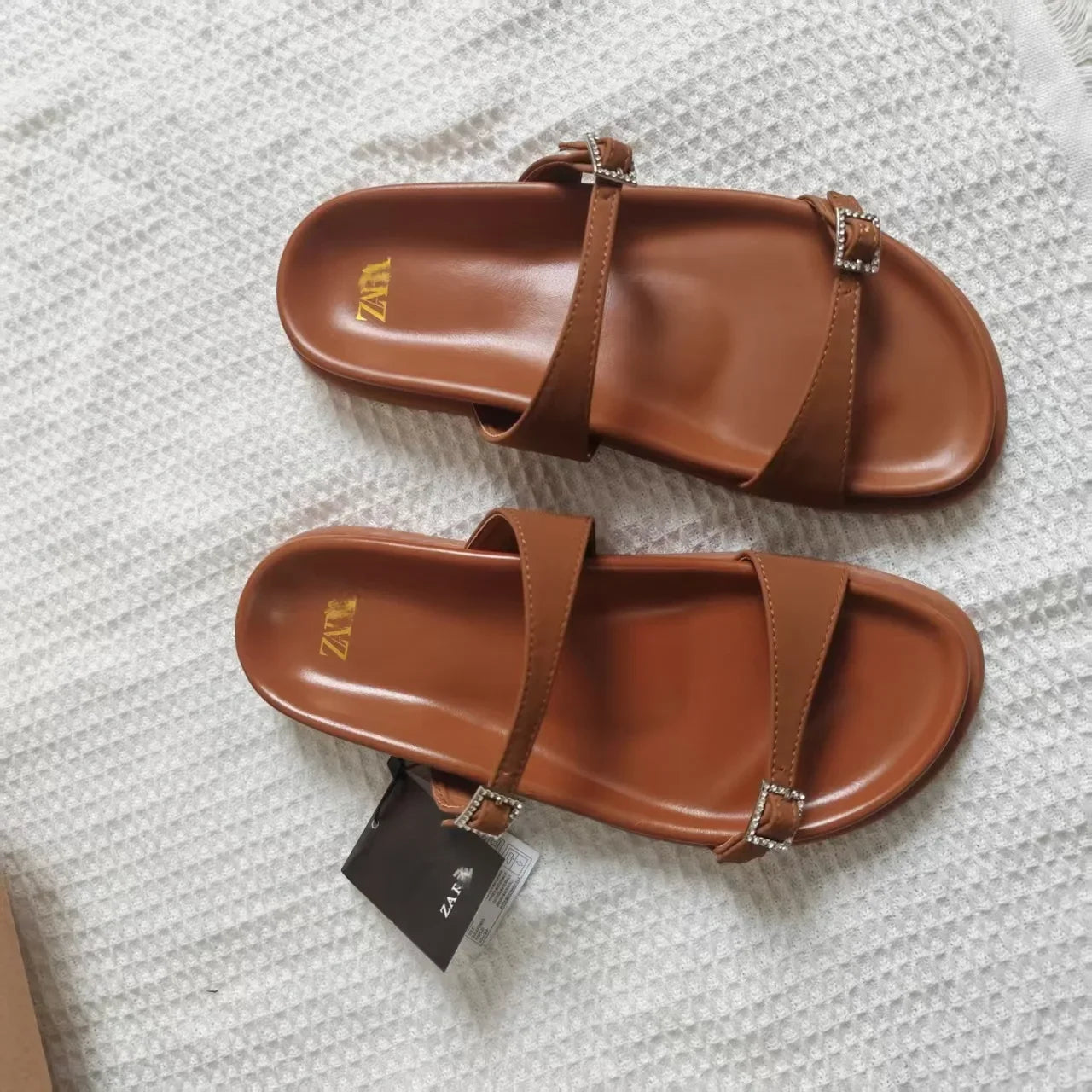 Sandalias planas ZAR para mujer, de satén de seda, con hebilla y diamantes, negras, modernas, sin cordones.