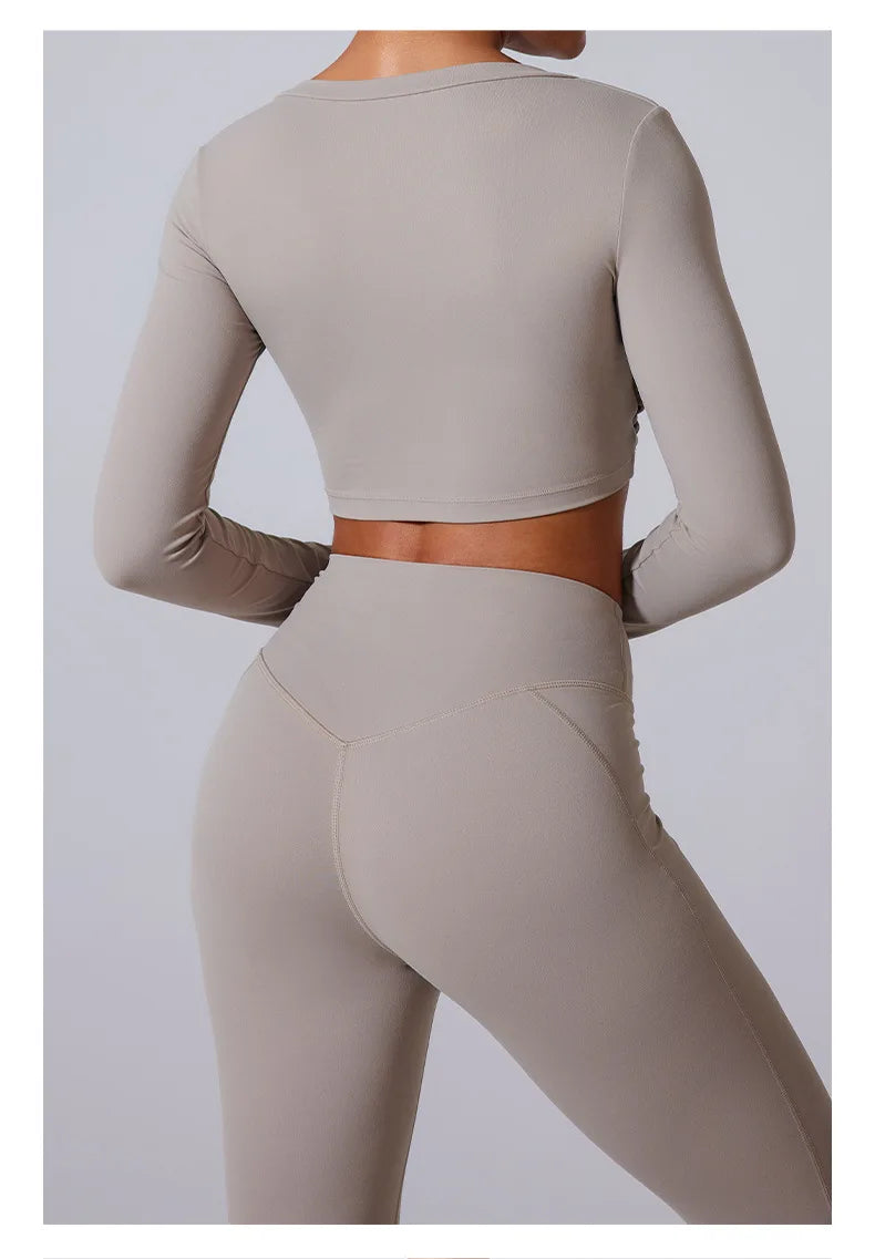 Conjunto de yoga para mujer: pantalones acampanados, ropa deportiva para gimnasio, top push-up de manga larga, estilo deportivo y sexy.