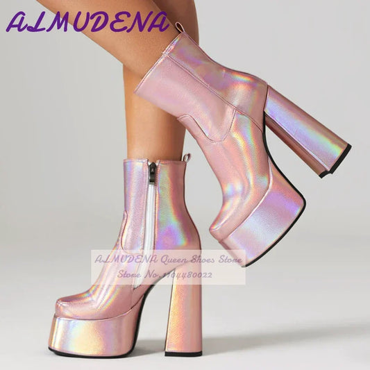 Botines ALMUDENA con holograma iridiscente en color plata y rosa, con plataforma alta y tacón grueso, metalizado mate