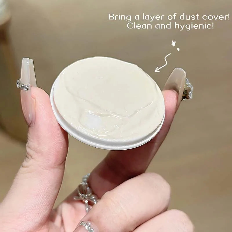 La crema natural radiante y transparente de CAPPUVINI con una base cremosa para la piel crea un look de maquillaje refrescante y suave.