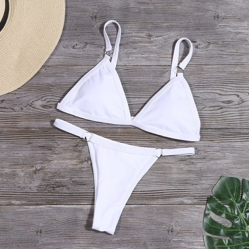 Bikini triangular de color puro, traje de baño separado de metal para mujer, traje de baño de una sola capa de seda color leche, modelo femenino, marca china