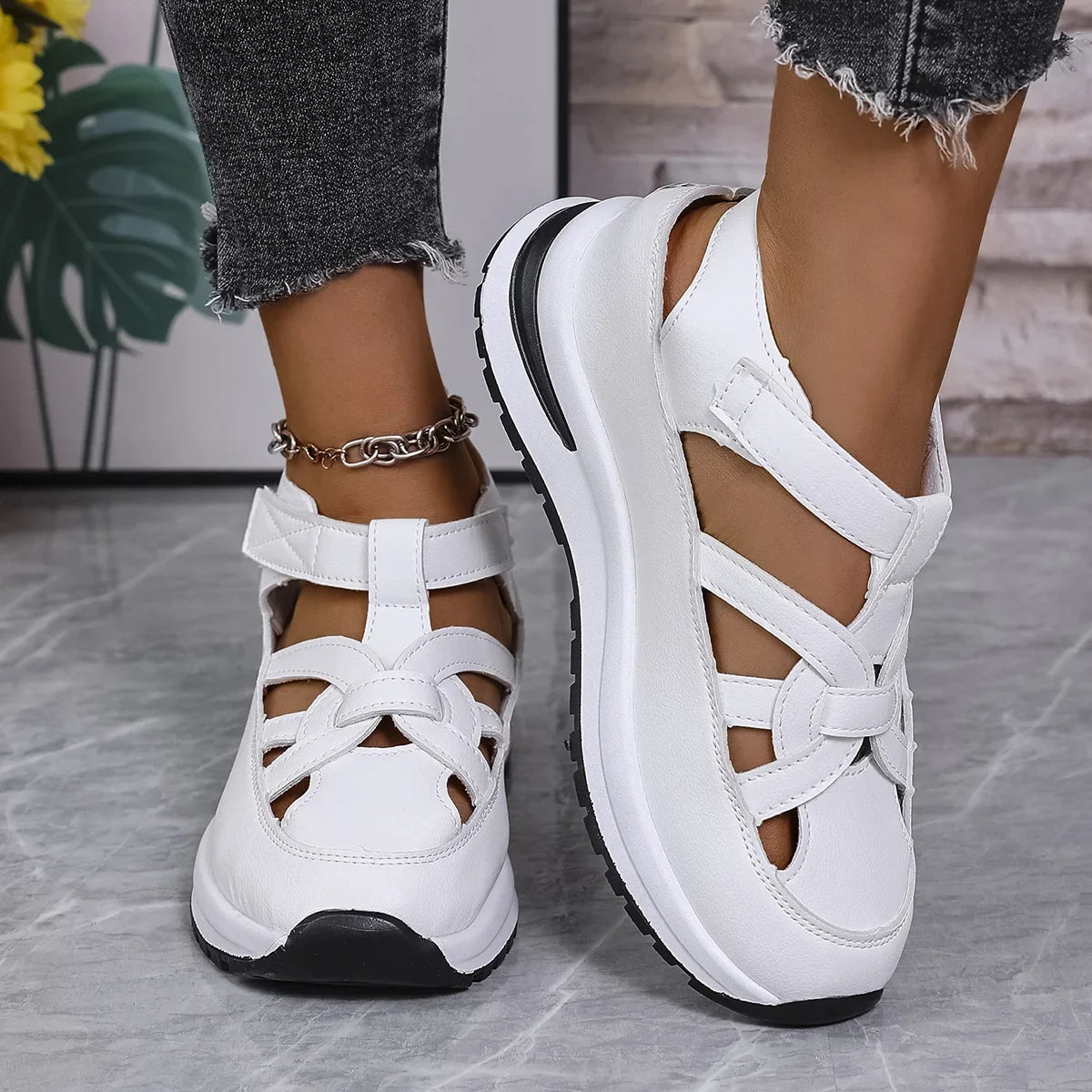 Sandalias de mujer de talla grande, primavera 2025, nuevas, con tacón romano mágico, código 43, cómodas, transpirables, sin cordones, para verano.