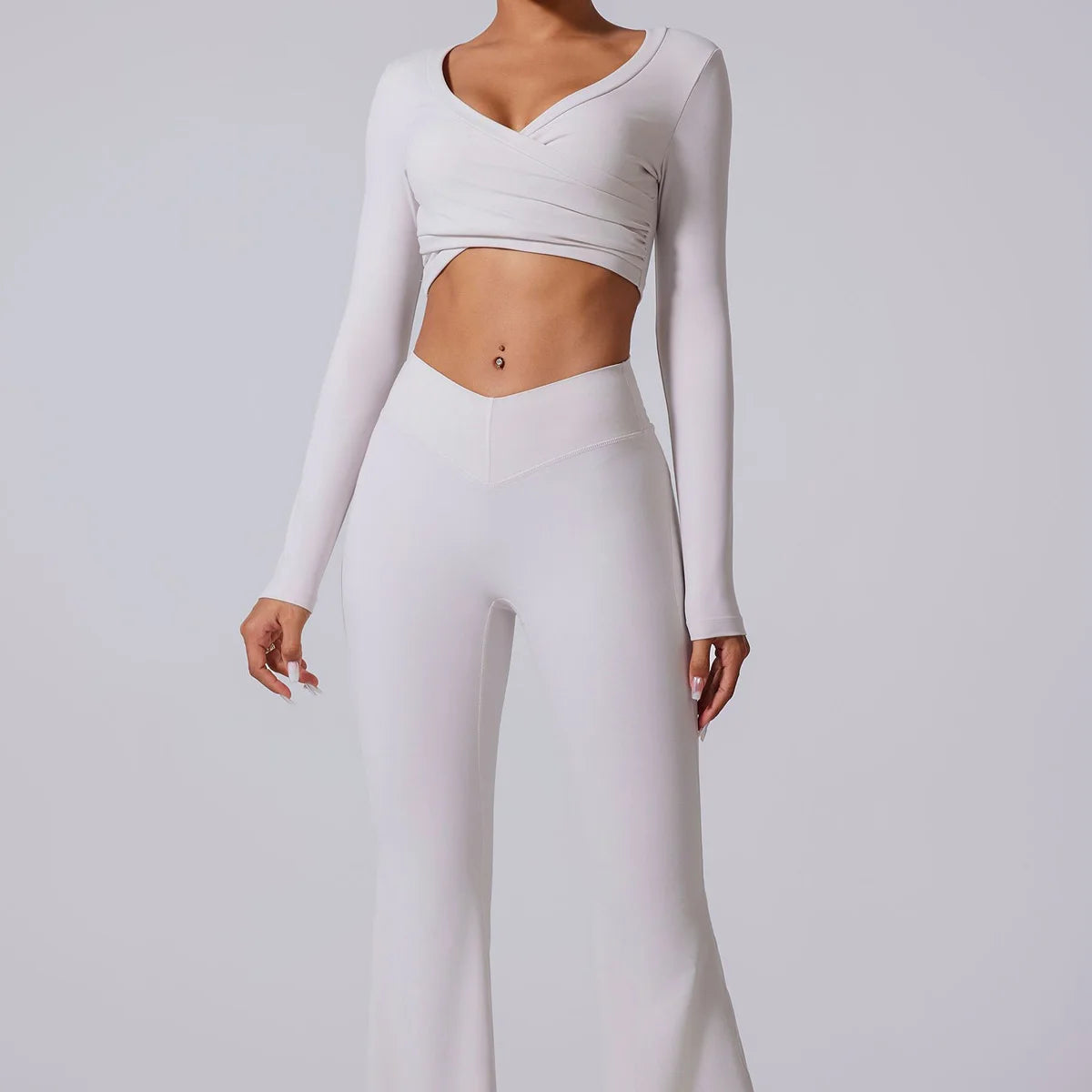 Conjunto de yoga para mujer: pantalones acampanados, ropa deportiva para gimnasio, top push-up de manga larga, estilo deportivo y sexy.