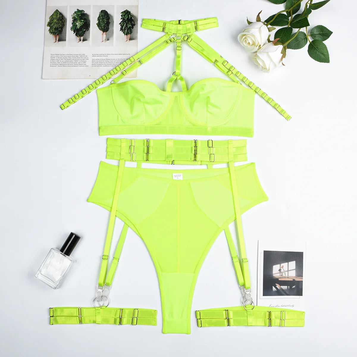 Conjunto de lencería sexy para mujer, con panel de encaje, escote en V profundo, glúteos abiertos, tirantes con forma de corazón de melocotón, cadena cruzada, liguero, ropa interior de tres piezas
