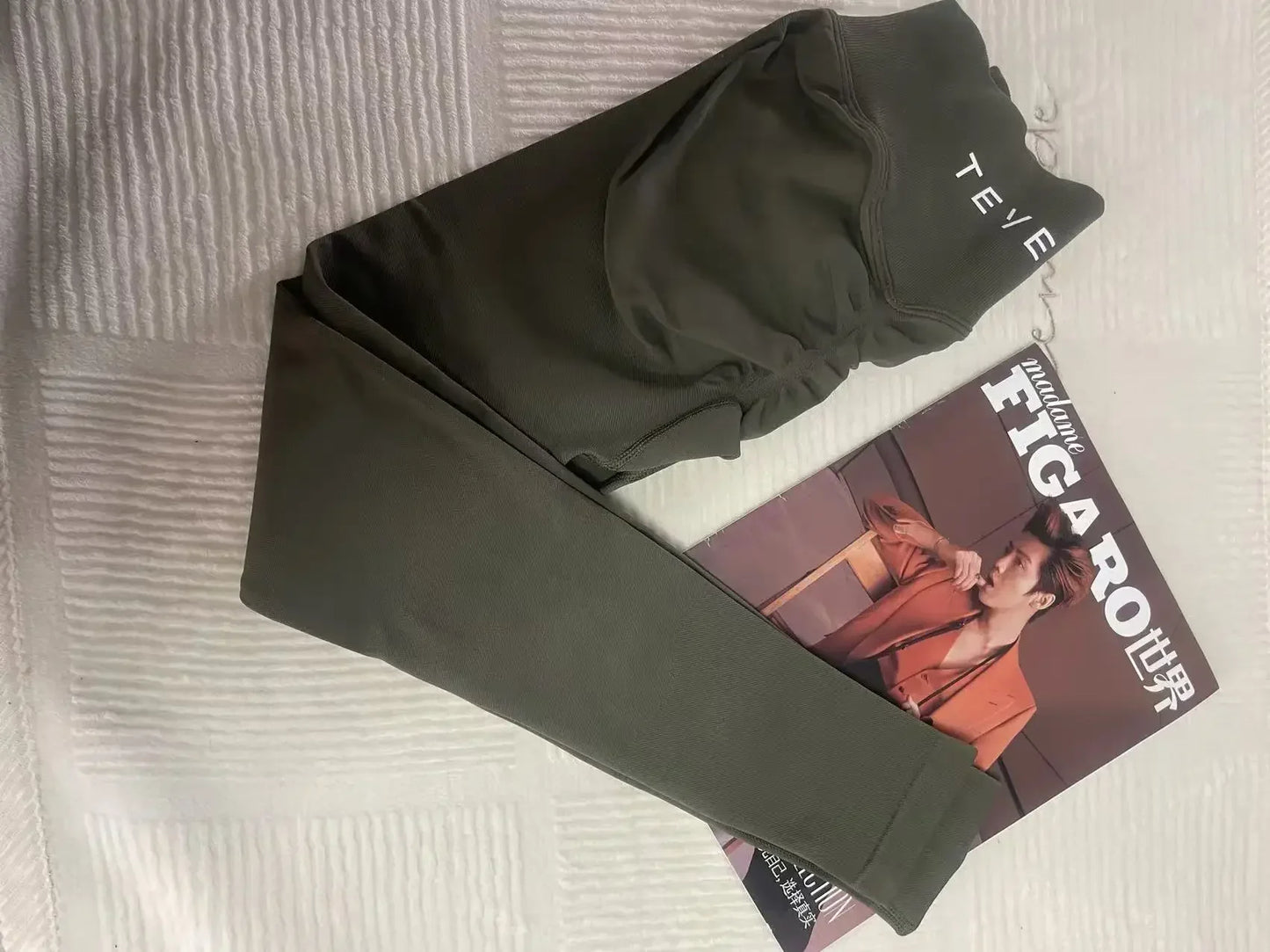 TEVEO Leggings Leggings de yoga sans couture pour femmes Corset taille moyenne collants de fitness hanches à volants Leggings d'