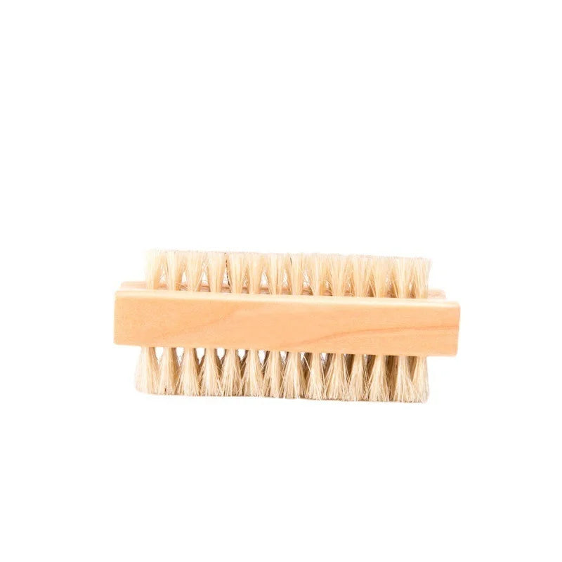Cepillo de cerdas para manicura y pedicura con mango de madera de doble cara y cerdas de nailon para baño de uñas.
