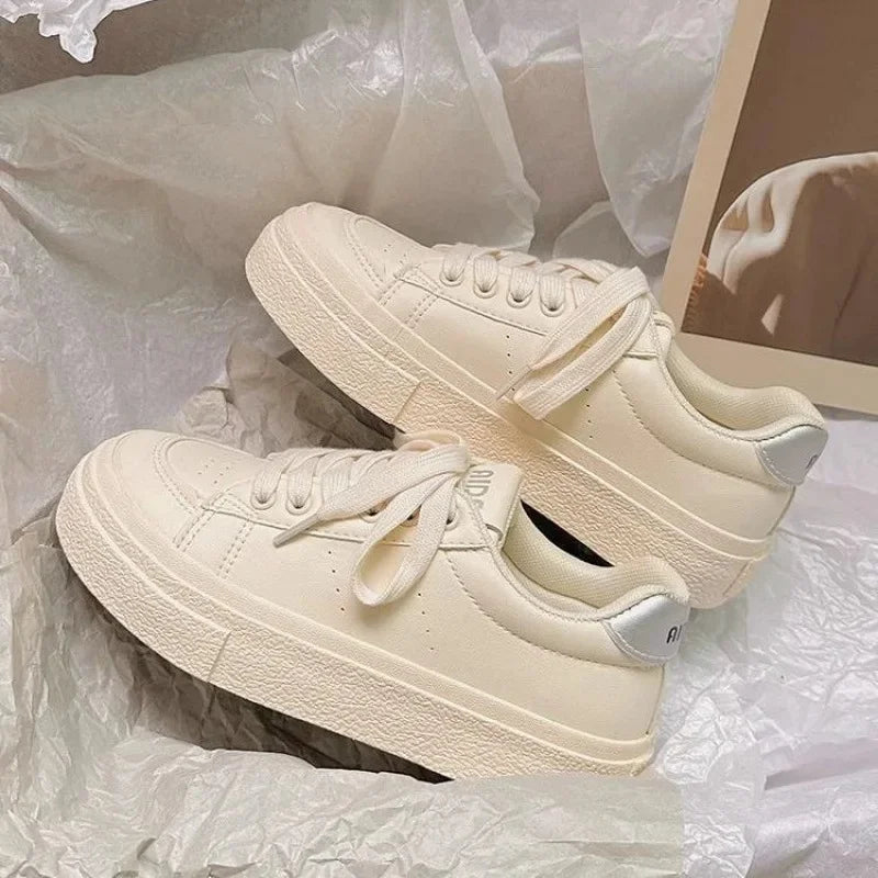Zapatos de mujer de cuero con suela gruesa y cremosa, de corte bajo, elegantes y versátiles, estilo nuevo para otoño, para estudiantes, planos