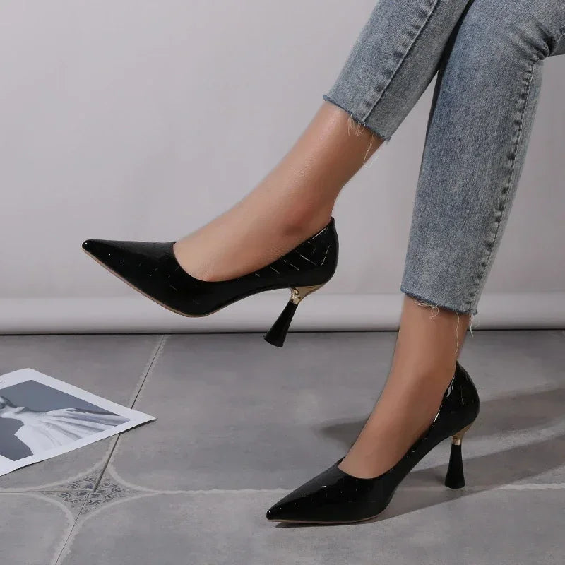 Zapatos Mujer 2024 Tendencia Nuevo Verano Tacones Rojos Elegante Mujer Tacón Negro Punta Puntiaguda Zapatos de Vestir Cuero Blanco Zapatos de Dama