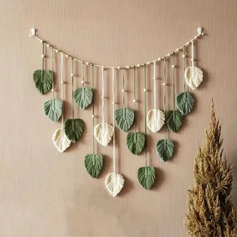 Decoración bohemia para el hogar, tapiz de macramé con hojas y plumas, decoración colgante de pared para sala de estar y dormitorio, arte de pared bohemio para el hogar.