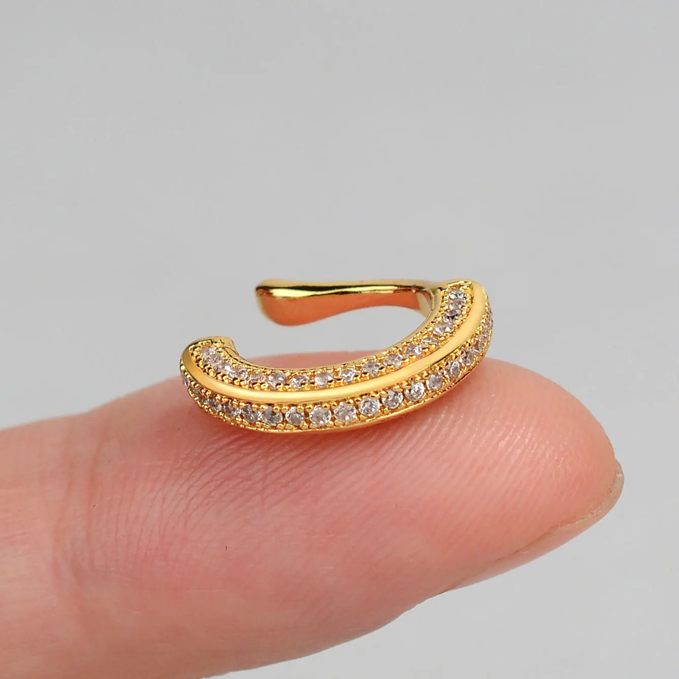 1 pieza de delicados pendientes de clip de circonita para mujer, con forma de corazón, sin perforaciones, pendientes de cartílago falsos para mujer, joyería de moda 2025
