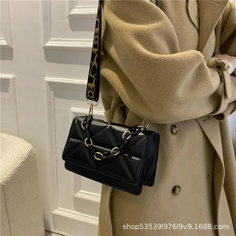 Bolso de mano con asa de cadena, moderno y versátil, pequeño, cuadrado, para mujer, bandolera de piel sintética suave, estilo vintage, con cremallera interior.