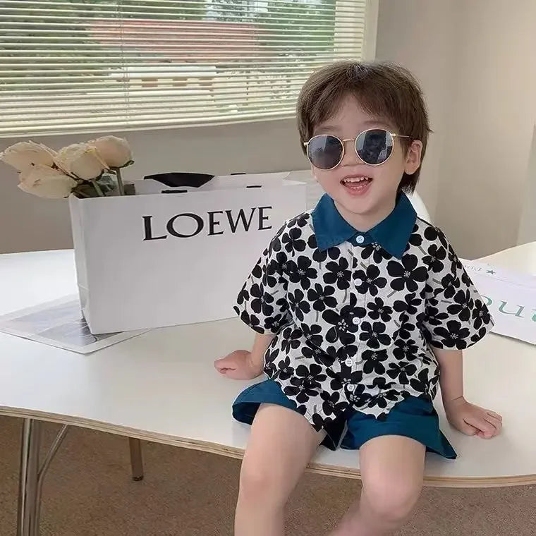 Ropa para niños 2025, nuevo traje de flores de moda para bebé, camisa de manga corta, pantalones cortos, elegante conjunto de dos piezas de pantalones cortos casuales retro.