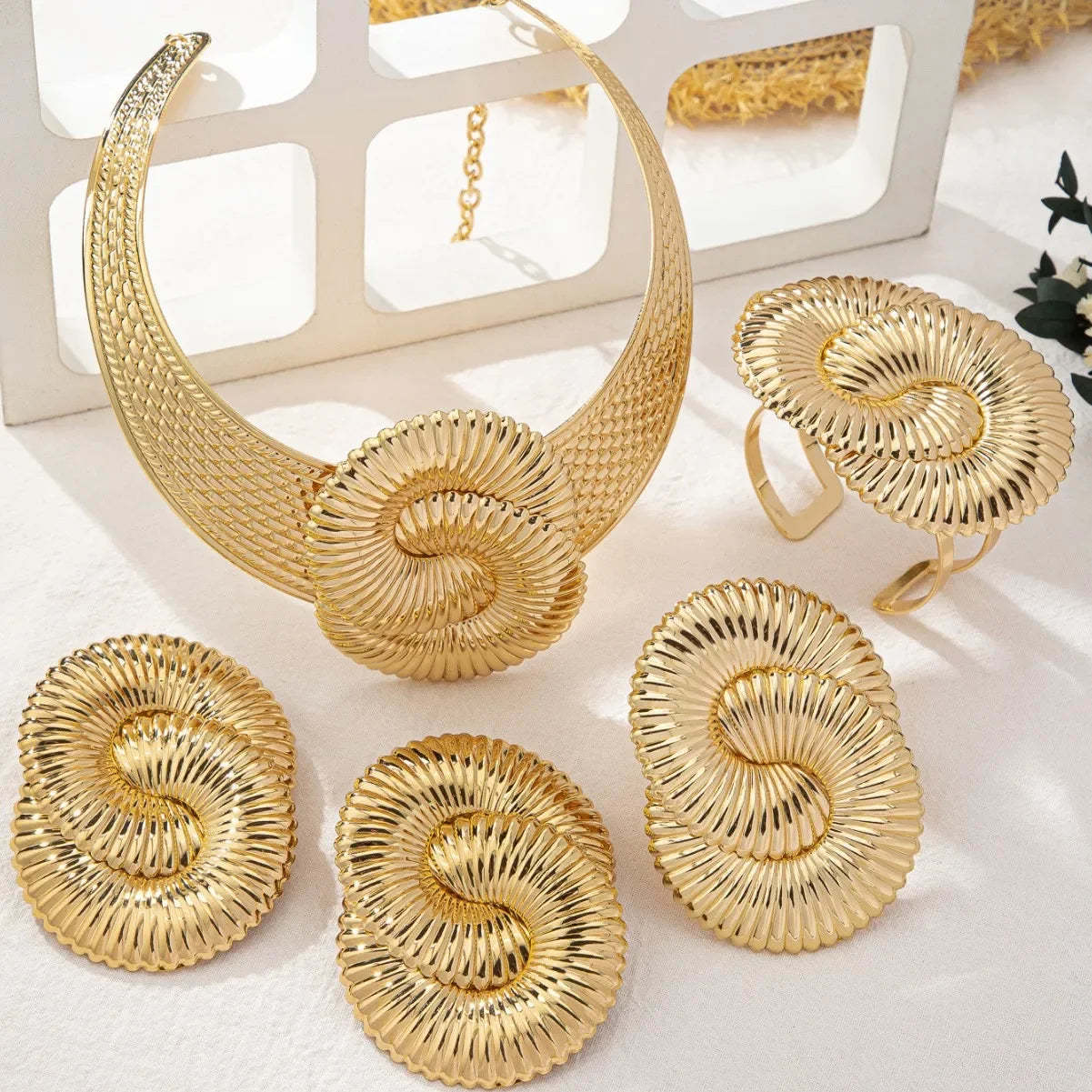 Conjunto de collar, pendientes, pulsera y anillo con símbolo geométrico de caracol marino, accesorios de joyería de China continental.