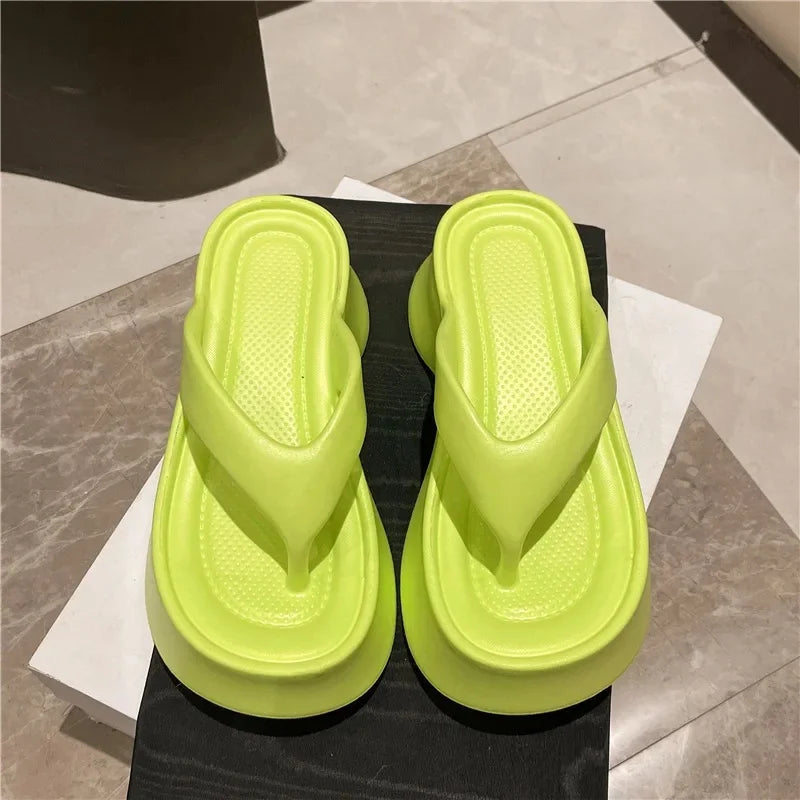 Chanclas de verano antideslizantes de suela gruesa para mujer, cómodas y de moda, para exteriores, de material EVA.