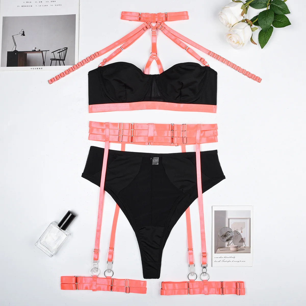 Conjunto de lencería sexy para mujer, con panel de encaje, escote en V profundo, glúteos abiertos, tirantes con forma de corazón de melocotón, cadena cruzada, liguero, ropa interior de tres piezas