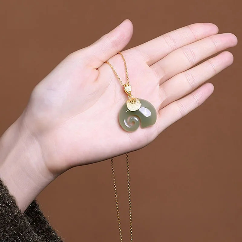 Colgante de elefante de jade hetiano de piedra natural, cadena chapada en oro de 18 quilates, collar, gargantilla, joyería para mujer, cumpleaños y aniversario.
