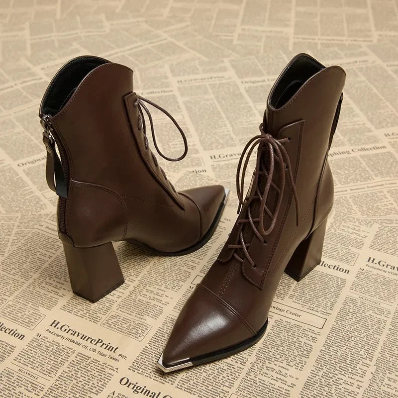 Botines de tacón alto con punta puntiaguda para mujer, botas sencillas de tacón de bloque para otoño e invierno de 2025.