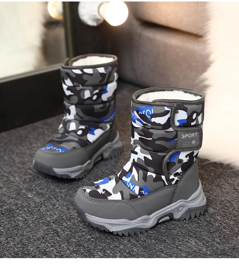 Zapatos de invierno 2025 para niños, de felpa, impermeables, antideslizantes, con suela de goma, botas de nieve cálidas a la moda para exteriores.