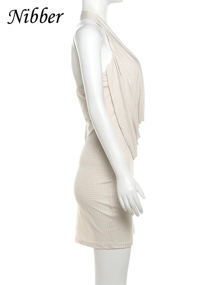 Vestido corto de color sólido con estampado de diamantes de imitación, estilo moderno, escote en V profundo y sin tirantes. Ideal para la moda femenina y la ropa urbana.