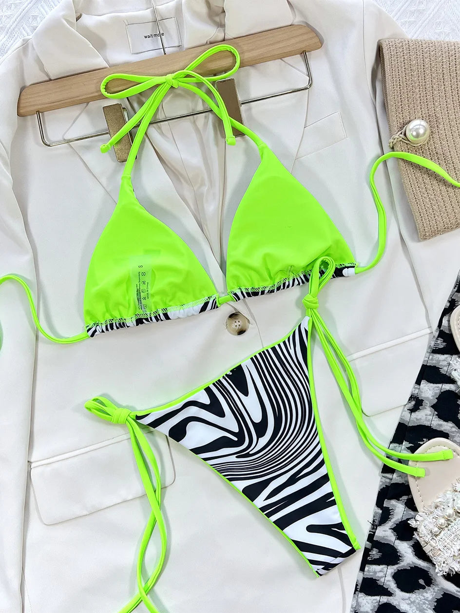 Microbikini de leopardo sexy para mujer, traje de baño femenino de 2023, conjunto de bikini tipo tanga, brasileño, con cuello halter, ropa de playa con cordones