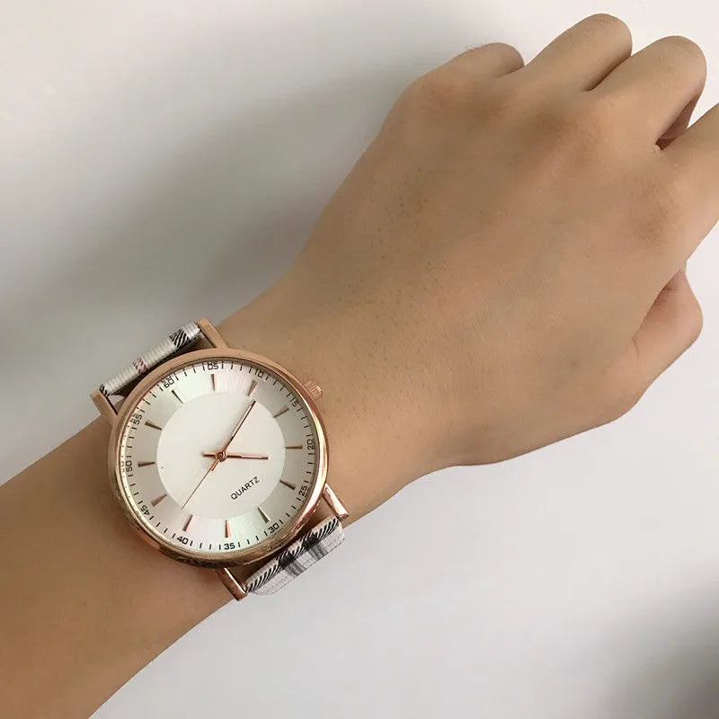 Reloj para hombre Nuevo reloj informal con cinturón a cuadros simple y moderno con caja de oro rosa y reloj de cuarzo a cuadros