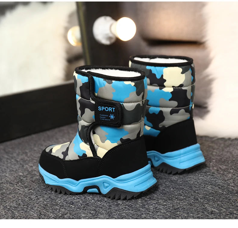 Zapatos de invierno 2025 para niños, de felpa, impermeables, antideslizantes, con suela de goma, botas de nieve cálidas a la moda para exteriores.