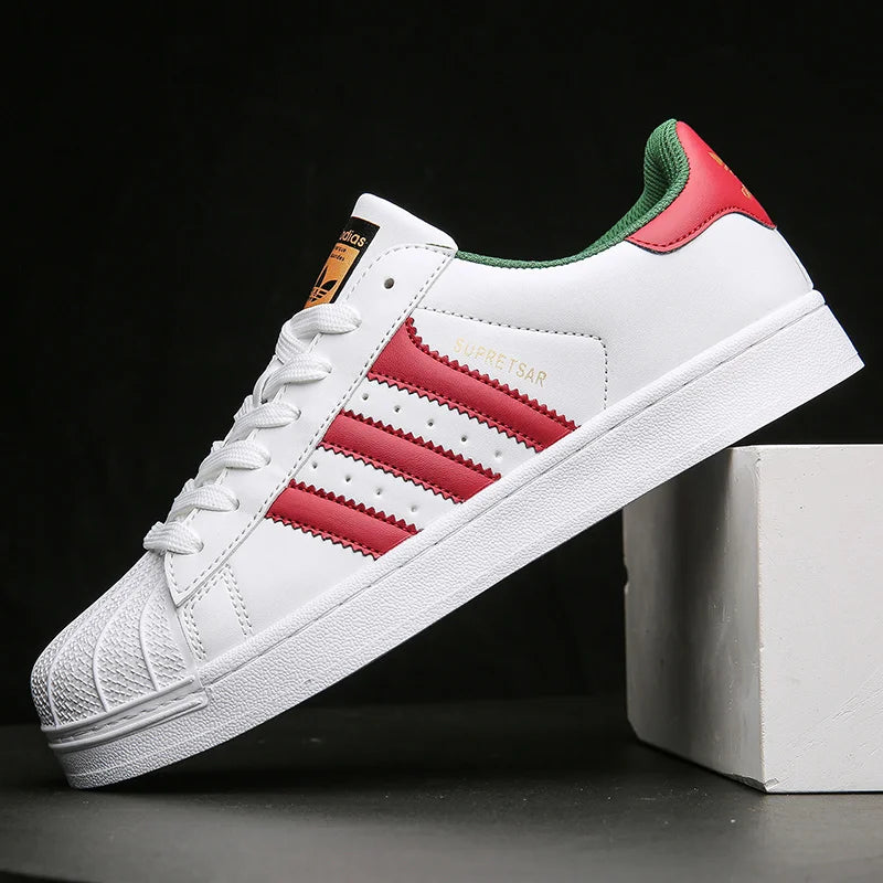 Zapatillas deportivas y casuales de estilo coreano de verano, zapatillas de pareja, zapatillas blancas transpirables para hombre, cómodas y transpirables.