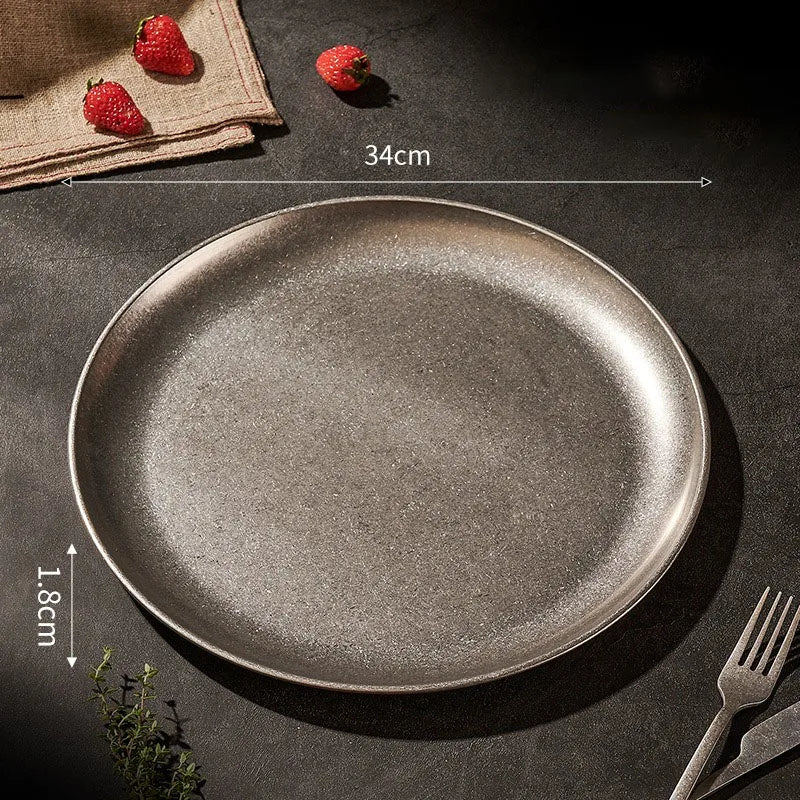 Platos de acero inoxidable 304, estilo industrial, bandejas de café vintage, platos creativos para carne, pasta y postre, vajilla retro de fondo plano.