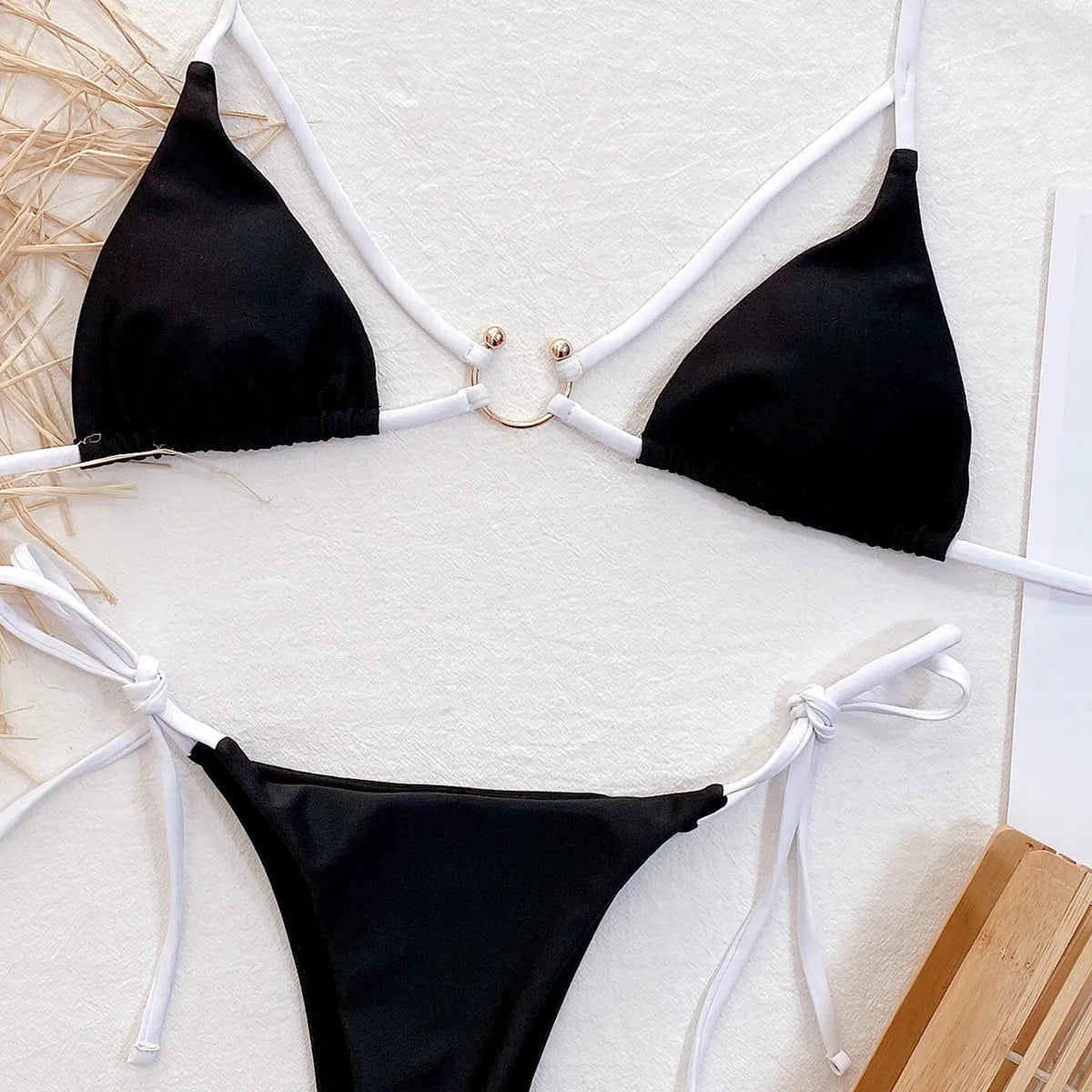 Bikini sexy 2025 para mujer, traje de baño negro de triángulo, con cuello halter anudado, conjunto de bikini de playa, traje de baño con decoración de anillo de metal.