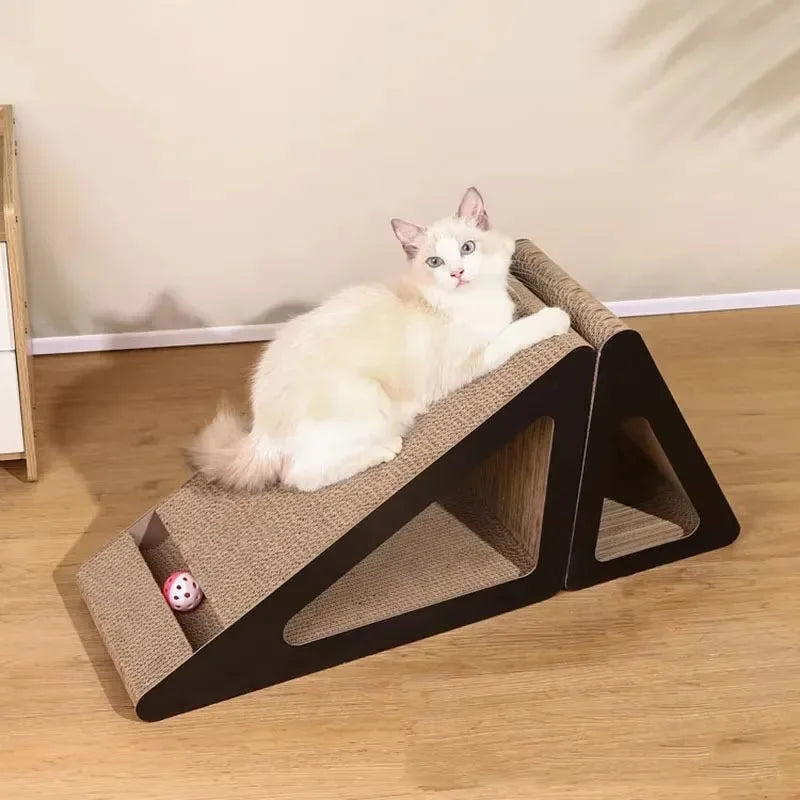 Rascador para gatos 2 en 1 de cartón con bola giratoria, resistente al desgaste, con forma de triángulo, estructura vertical para escalar.