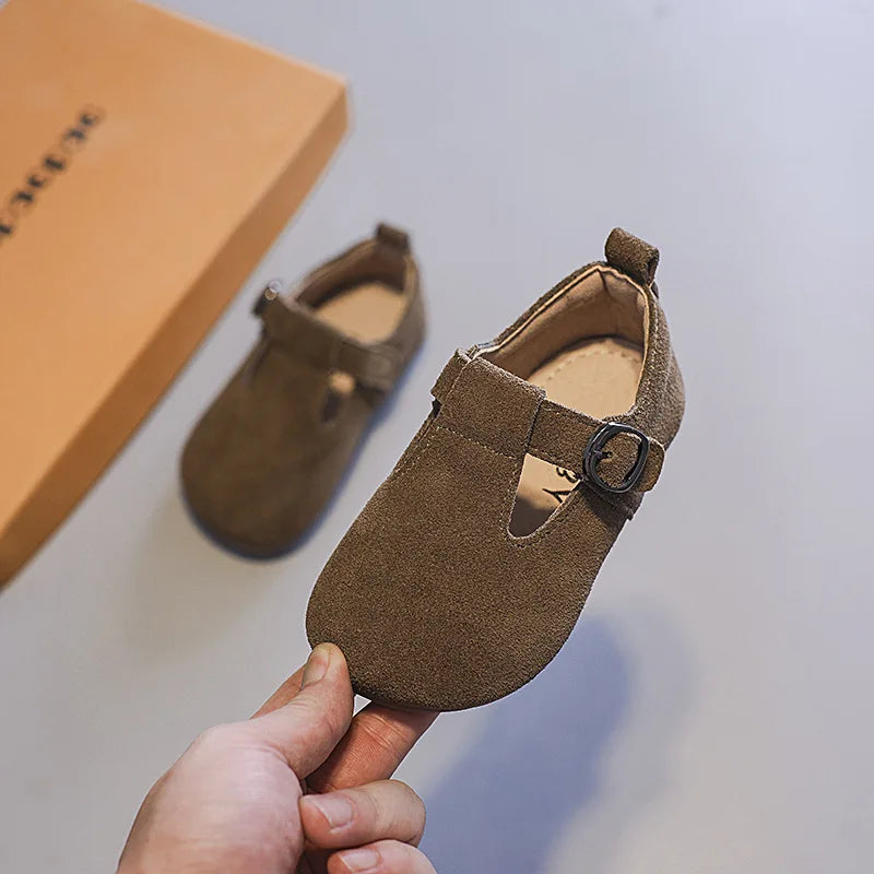 Zapatos planos de invierno para niñas, botas de nieve cálidas de algodón afelpado, suela suave y antideslizante para bebés que empiezan a caminar.