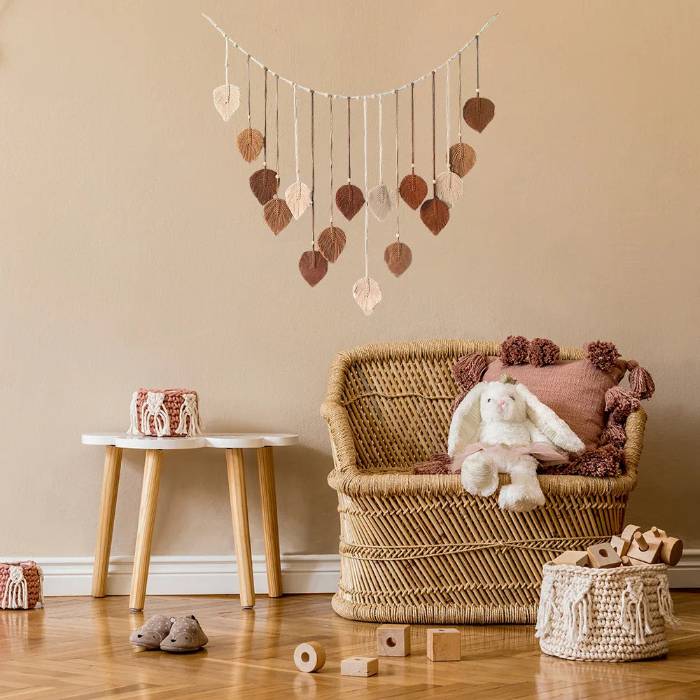 Decoración bohemia para el hogar, tapiz de macramé con hojas y plumas, decoración colgante de pared para sala de estar y dormitorio, arte de pared bohemio para el hogar.