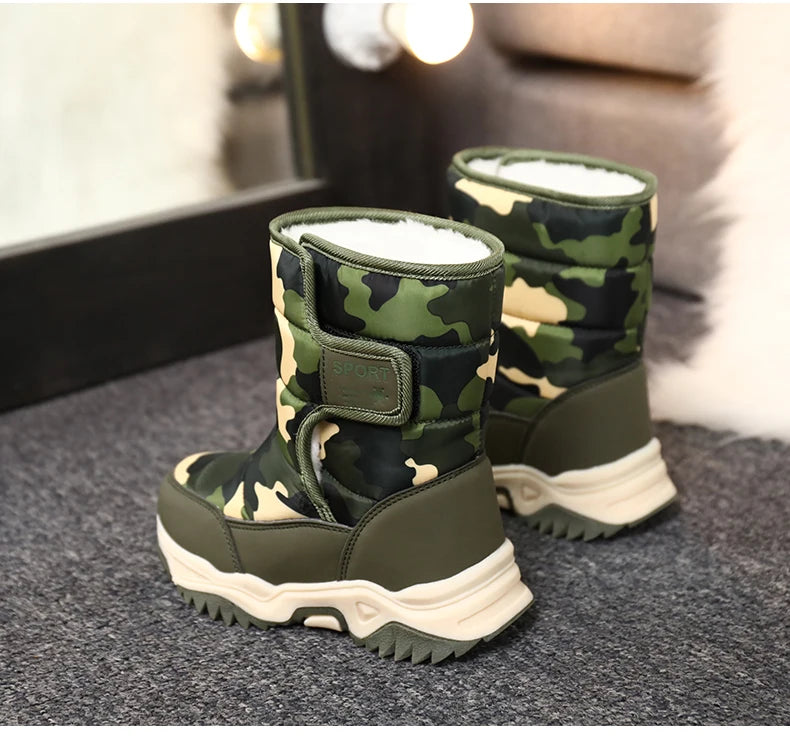 Zapatos de invierno 2025 para niños, de felpa, impermeables, antideslizantes, con suela de goma, botas de nieve cálidas a la moda para exteriores.