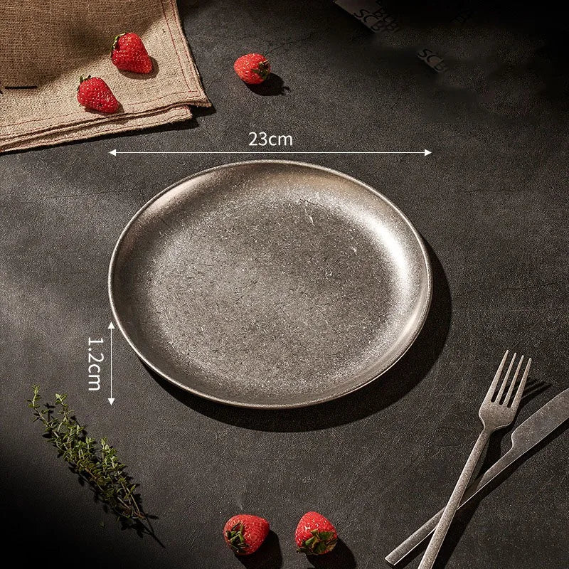 Platos de acero inoxidable 304, estilo industrial, bandejas de café vintage, platos creativos para carne, pasta y postre, vajilla retro de fondo plano.