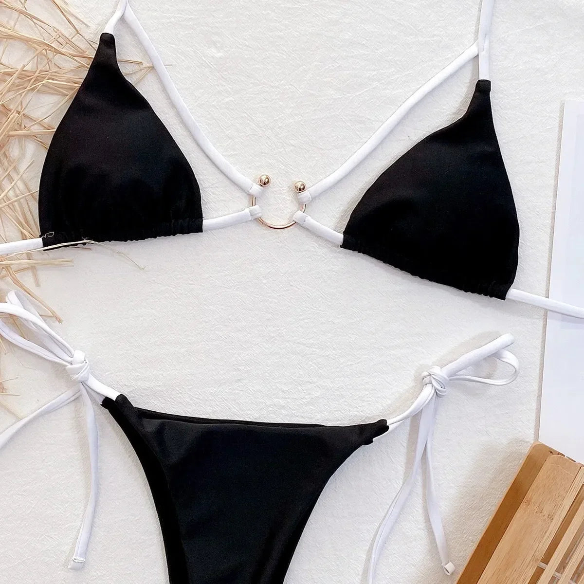 Bikini sexy 2025 para mujer, traje de baño negro de triángulo, con cuello halter anudado, conjunto de bikini de playa, traje de baño con decoración de anillo de metal.