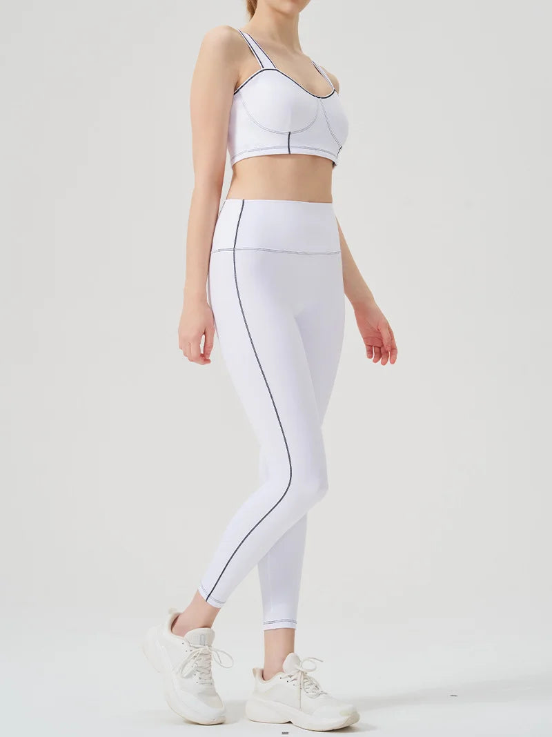 Ropa de yoga, un conjunto deportivo de alta gama, de color sólido, de alta elasticidad, ajustado y de alta intensidad, ropa de fitness para mujer adecuada para el gimnasio.