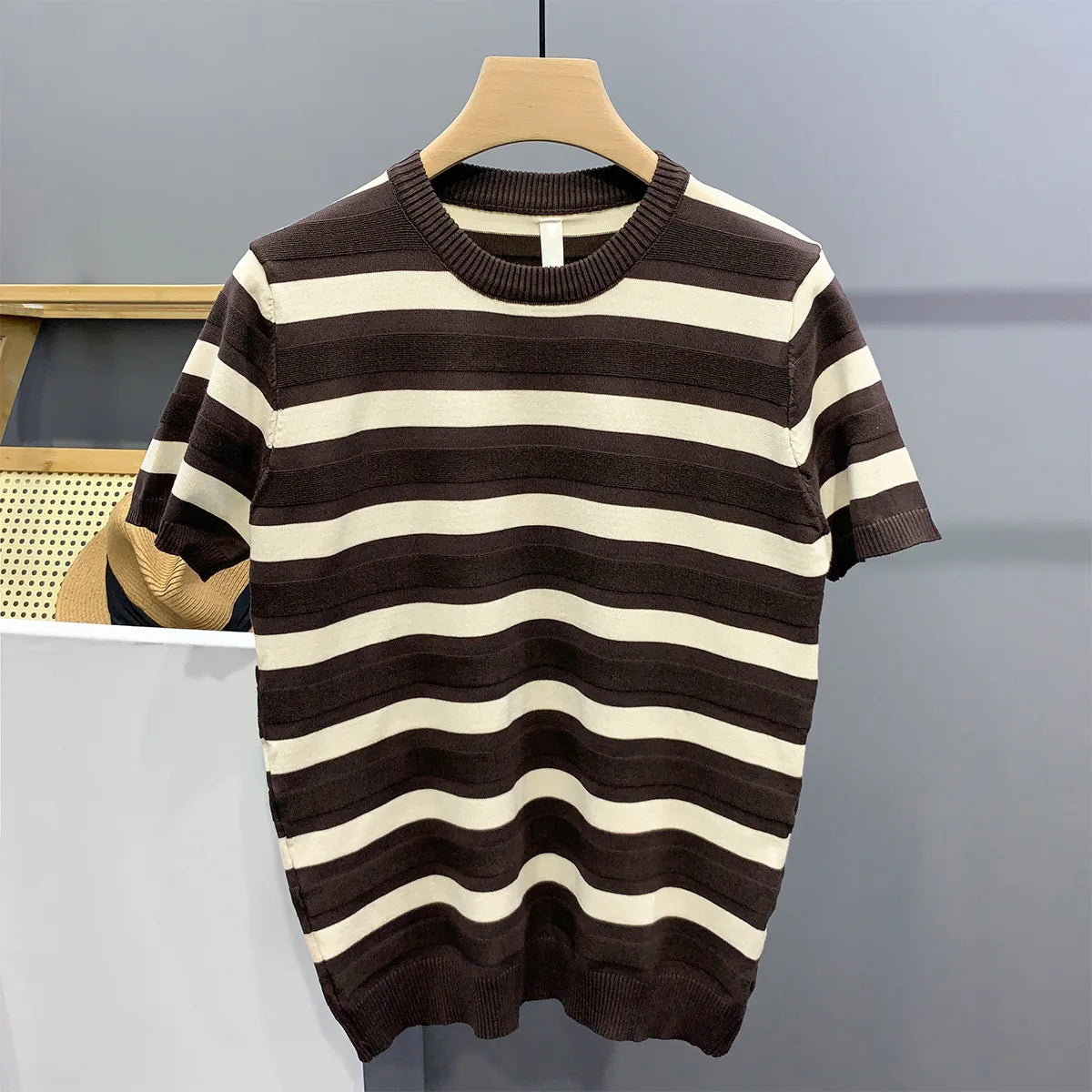 Camiseta de seda helada de verano a rayas blancas y negras de manga corta con cuello redondo para hombre, camiseta de media manga para hombre