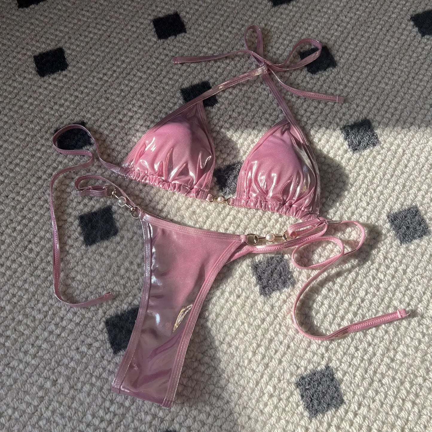 Traje de baño bikini sexy con perlas brillantes, gran oferta de la temporada, nuevo traje de baño cruzado, elegante diseño luminoso, ropa interior femenina atractiva