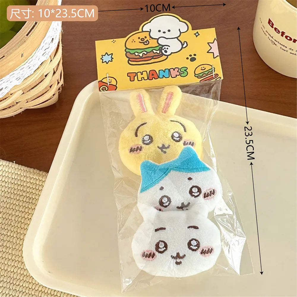 Lindo broche de peluche de dibujos animados de Chiikawa, decoración para mochila de niña, bolso, colgante, accesorio, muñeca, bufanda, ropa, prendedor, regalo para niños