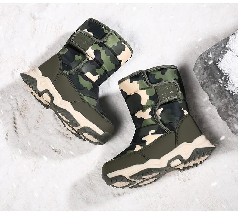 Zapatos de invierno 2025 para niños, de felpa, impermeables, antideslizantes, con suela de goma, botas de nieve cálidas a la moda para exteriores.